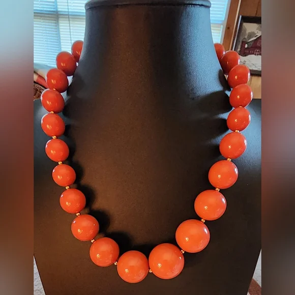 STUNNING Vintage Joan Rivers Classics Bold Coral Bead Statement Necklace NWOT - Picture 3 of 6
